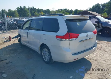2011 Toyota Sienna Limited z USA, uszkodzony, nr VIN 5TDDK3DC8BS011085